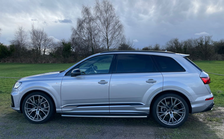 Audi Q7 Vorsprung side