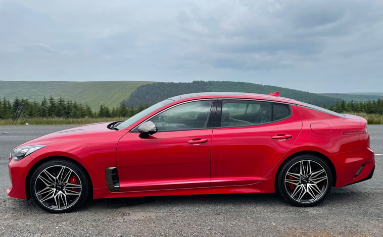 Kia Stinger side