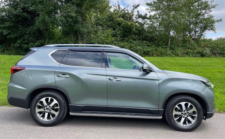 SsangYong Rexton side