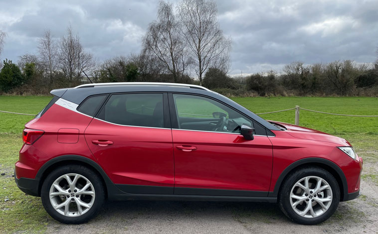 SEAT Arona side