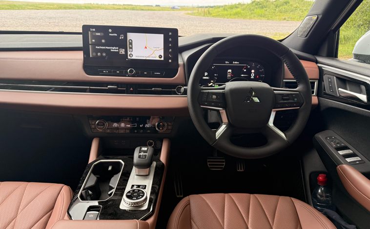 Mitsubishi Outlander interior