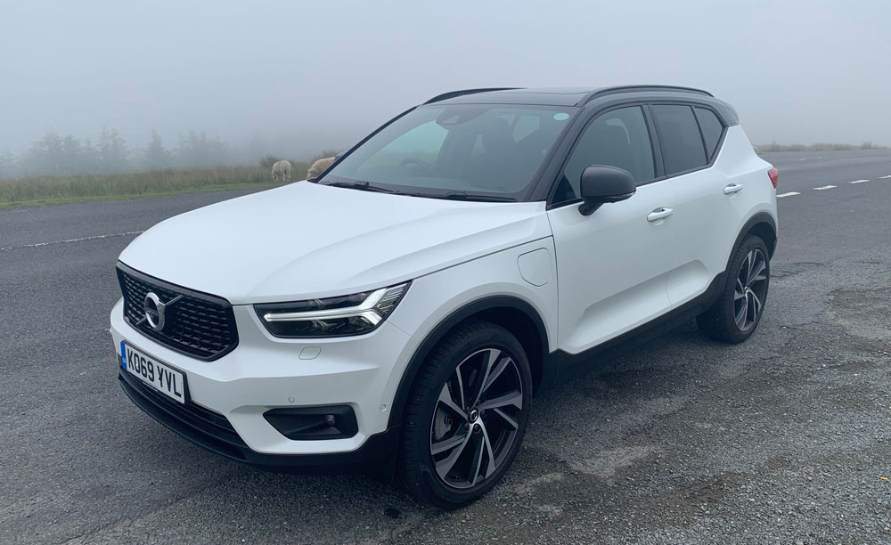 Volvo XC40 front