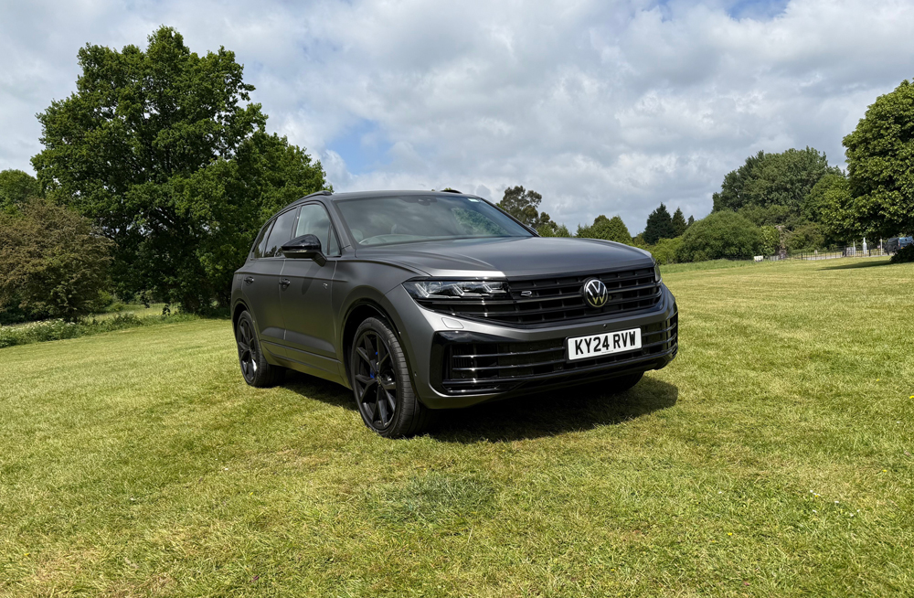 VW Touareg R front