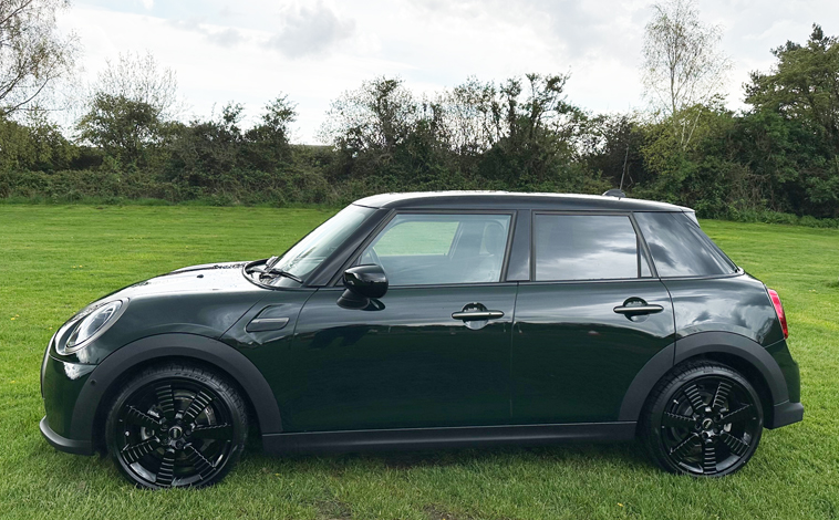 Mini Cooper Resolute side