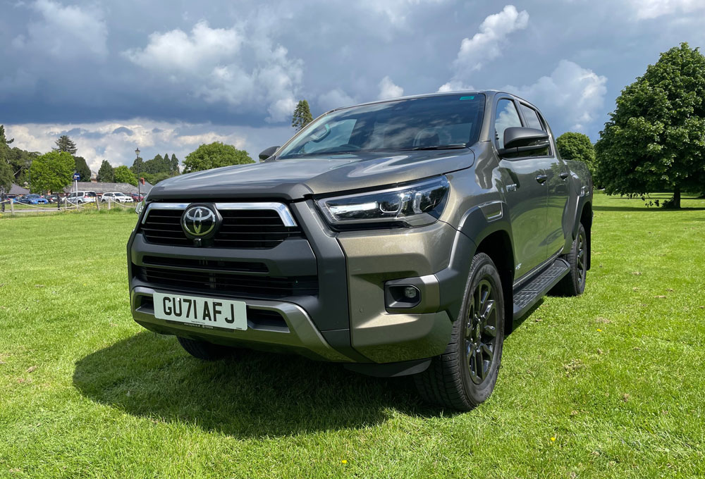 Toyota Hilux Invincible X front