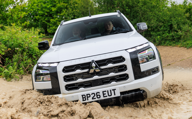 Mitsubishi L200 wading