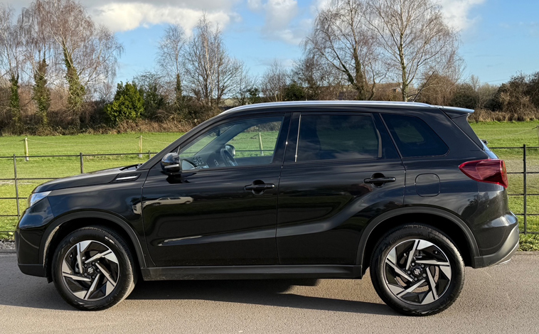 Suzuki Vitara Ultra side