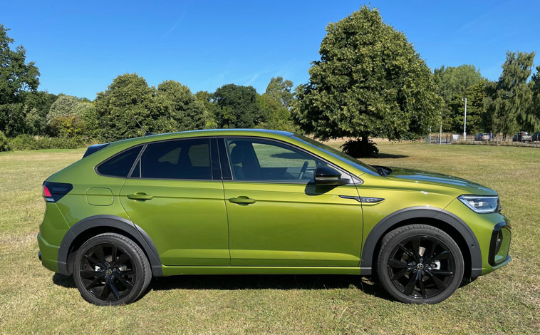 VW Taigo side