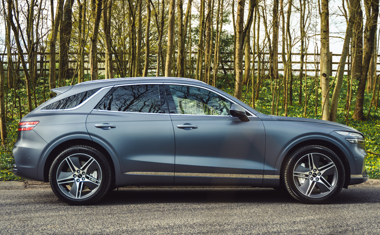 Genesis Electrified GV70 side