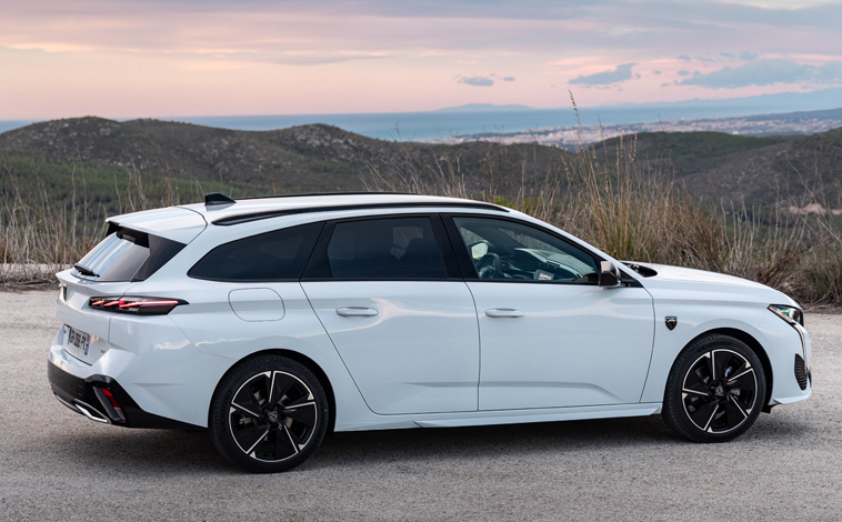 Peugeot E-308 SW GT side
