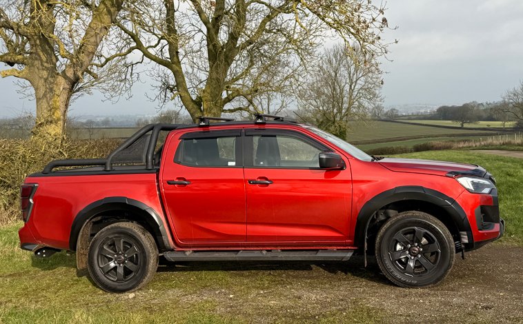 Isuzu D-Max side