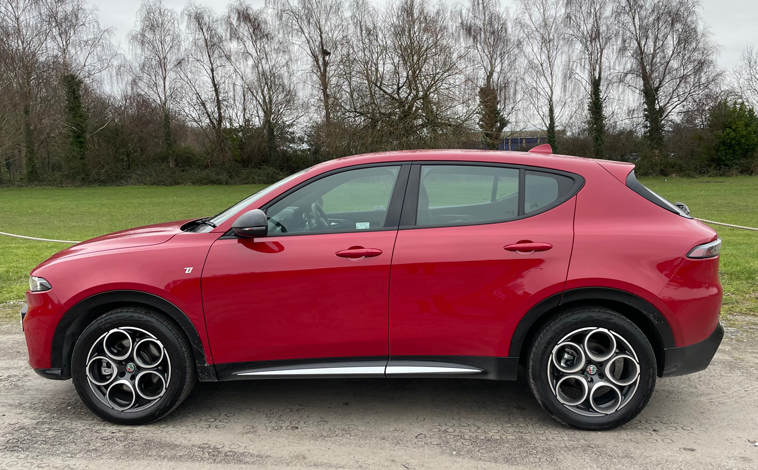 Alfa Romeo Tonale side