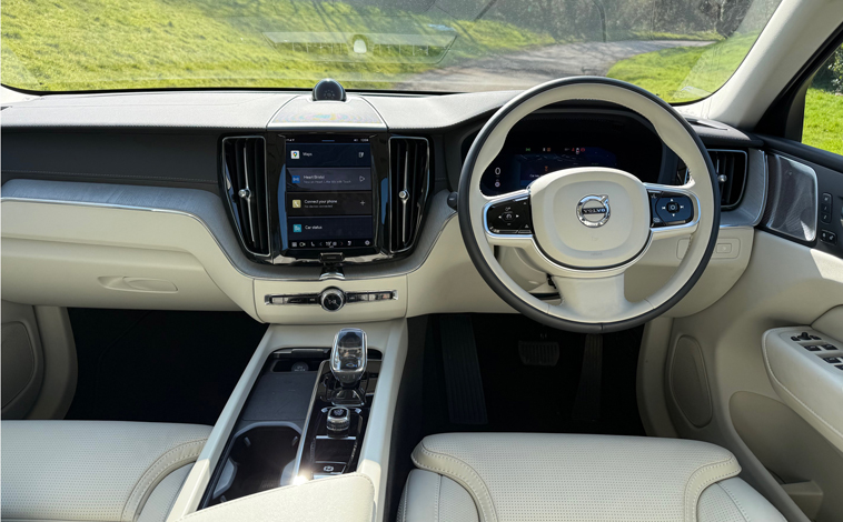 Volvo XC60 T8 PHEV AWD Ultra interior