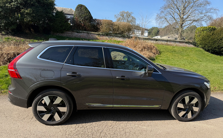 Volvo XC60 T8 PHEV AWD Ultra side
