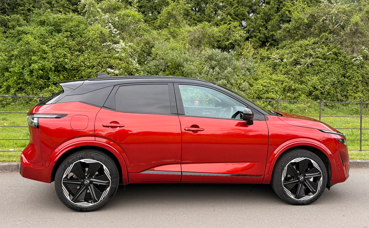 Nissan Qashqai side