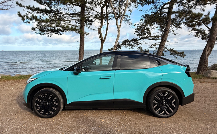 Nissan Leaf side