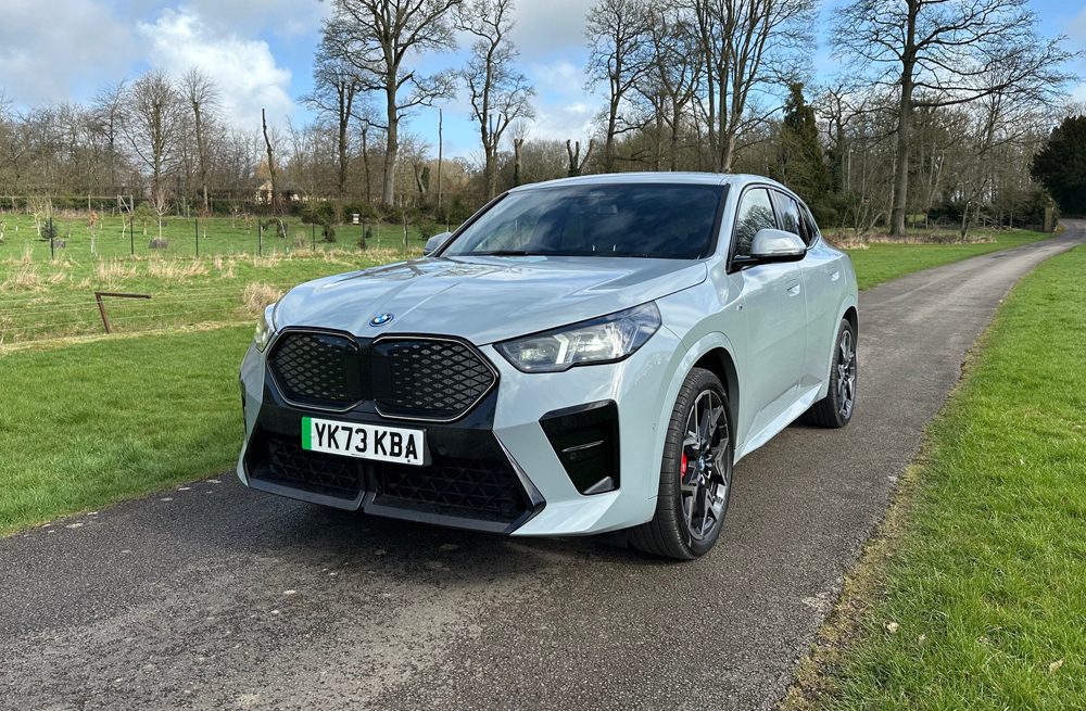 BMW iX2 xDrive30 front