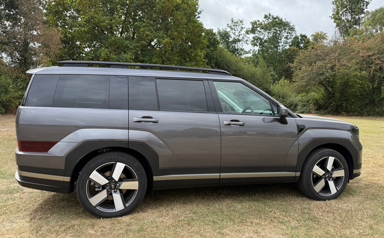 Hyundai Santa Fe Premium side
