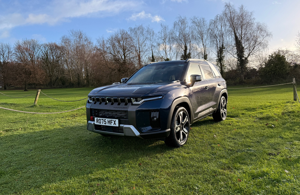 KGM Torres Hybrid front