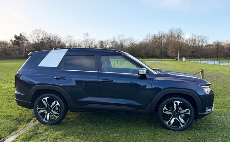 KGM Torres Hybrid side