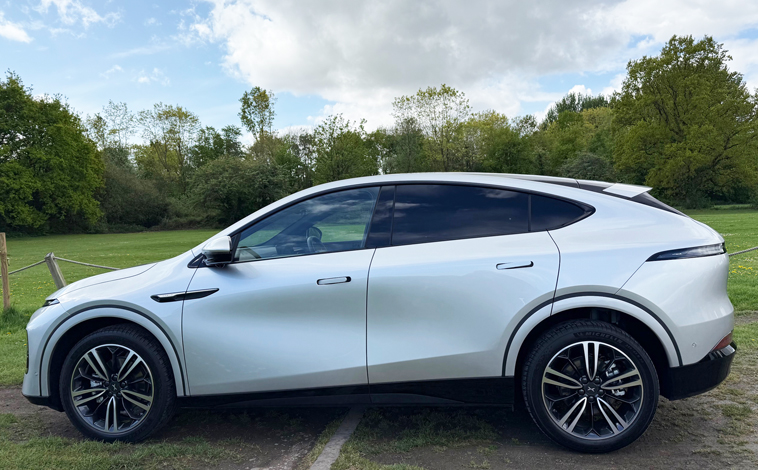 Xpeng G6 side