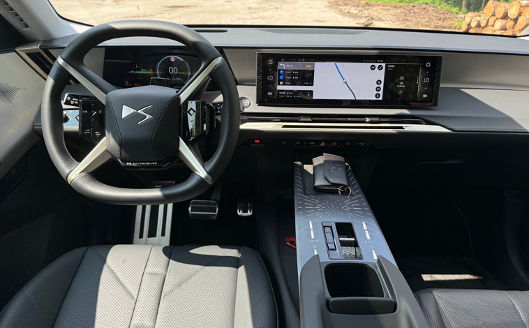DS No.8 interior