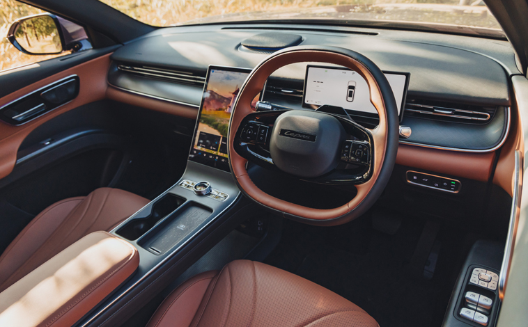 Lepas L8 interior